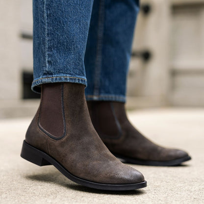Duchess Chelsea boots i mörk oliv – stylad med jeans