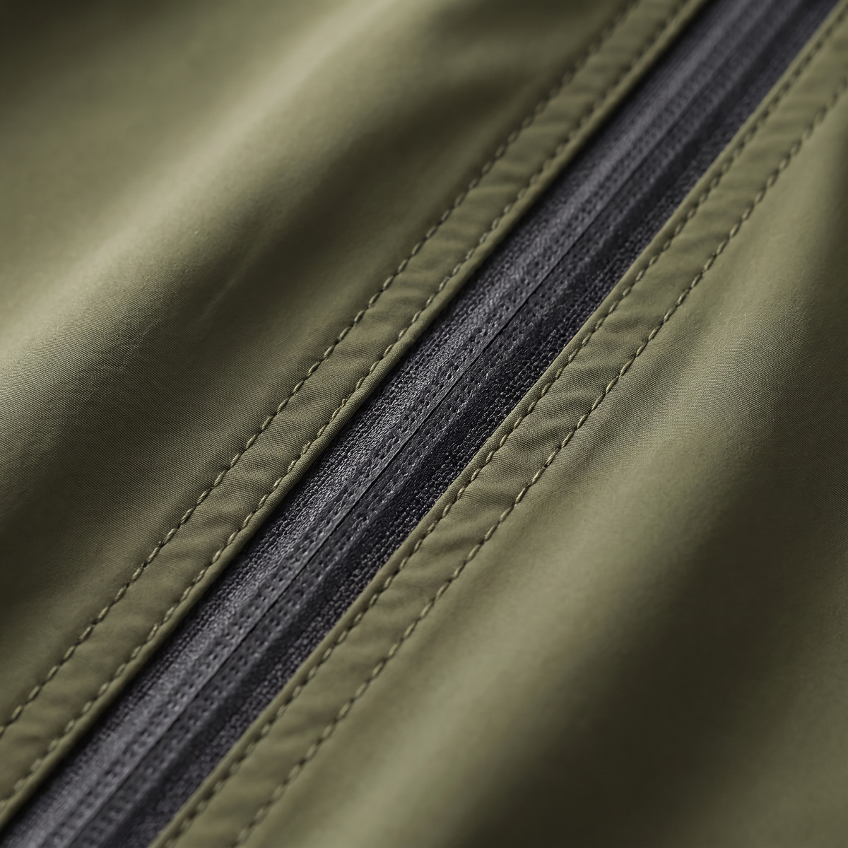 MANTEAU IMPERMÉABLE ESSENTIEL À CAPUCHE