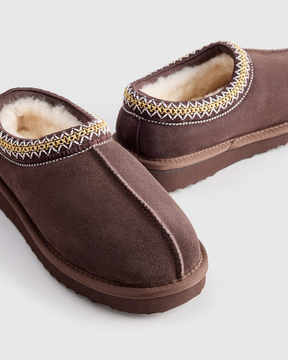 Paire de pantoufles-sabots brun café avec intérieur moelleux de style shearling