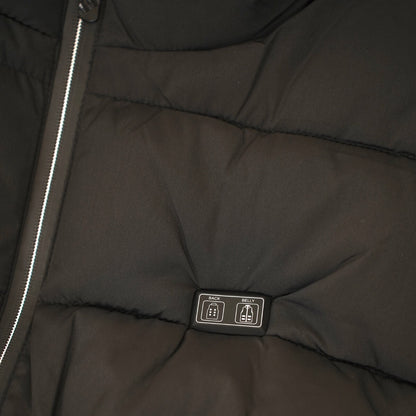 Gros plan sur le panneau de commande de la veste chauffante